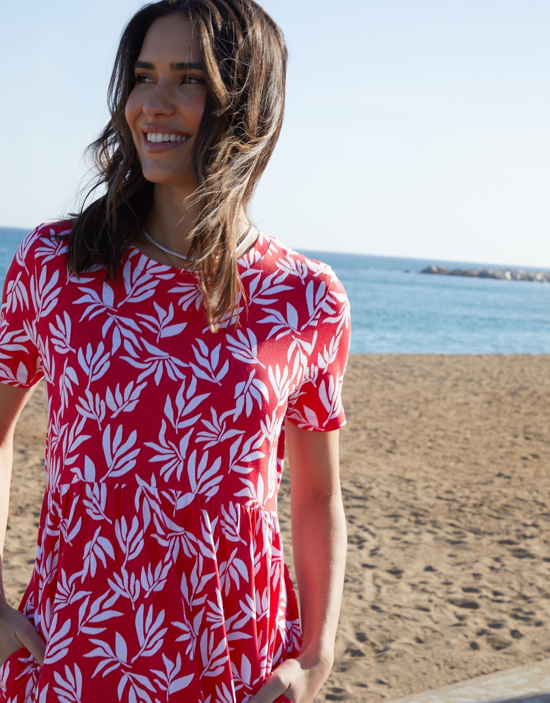 Women&#39;s Red Leaf Print Jersey Maxi Dress with Pockets