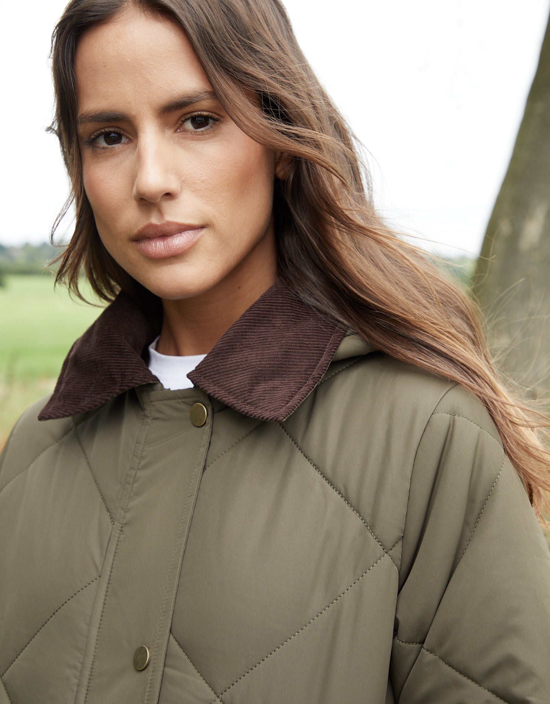 Women&#39;s Khaki Diamond Quilted Heritage Longline Barn Jacket with Removable Hood
